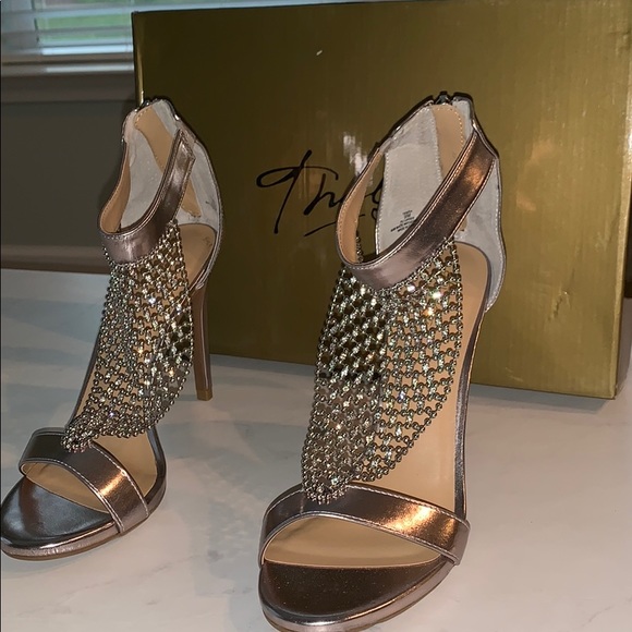 Thalia Sodi Shoes - Silver Metallic Heels By Thalia Sodi 9M